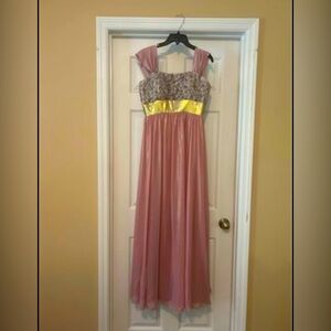 Prom dress
Worn once
Size 8